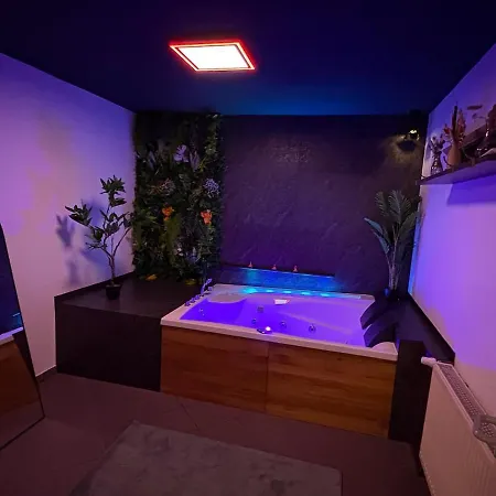 Wellnesshaus - Whirlpool, Sauna, Kueche, 24-7 Apartmán Herten (North Rhine-Westphalia)