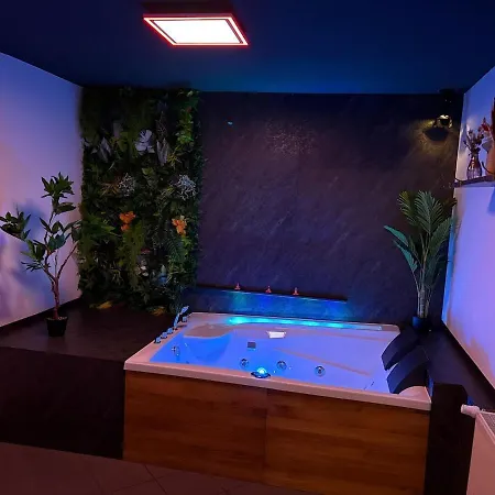 Wellnesshaus - Whirlpool, Sauna, Kueche, 24-7