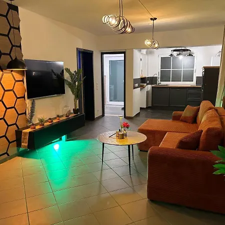 Wellnesshaus - Whirlpool, Sauna, Kueche, 24-7 *