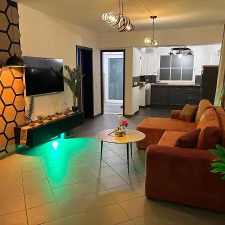 Wellnesshaus - Whirlpool, Sauna, Kueche, 24-7 Apartmán